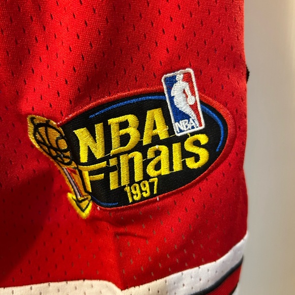 Hardwood Classics Men’s Size L 1997 NBA Finals Shorts Just Don Bulls Jazz NWT - Picture 8 of 10